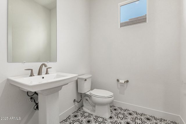 17360 W CRAWFORDSVILLE Drive, Surprise, AZ 85388