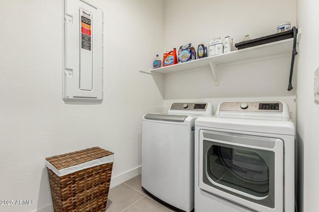 17360 W CRAWFORDSVILLE Drive, Surprise, AZ 85388