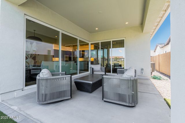 17360 W CRAWFORDSVILLE Drive, Surprise, AZ 85388