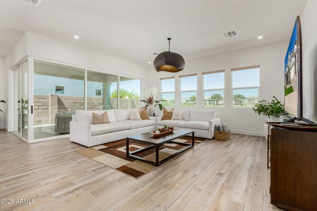 17360 W CRAWFORDSVILLE Drive, Surprise, AZ 85388