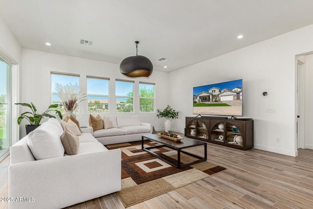 17360 W CRAWFORDSVILLE Drive, Surprise, AZ 85388