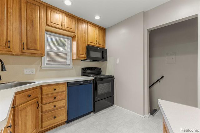 1056 Stewart Avenue, Lincoln Park, MI 48146