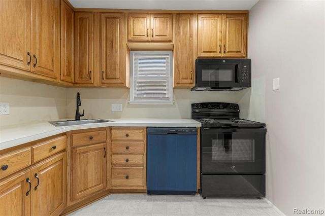 1056 Stewart Avenue, Lincoln Park, MI 48146