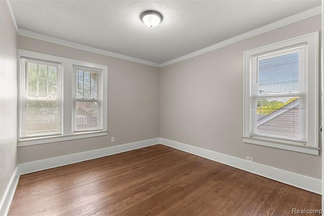 1056 Stewart Avenue, Lincoln Park, MI 48146