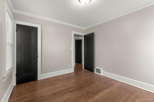 1056 Stewart Avenue, Lincoln Park, MI 48146