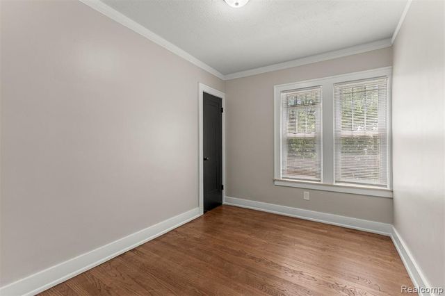 1056 Stewart Avenue, Lincoln Park, MI 48146