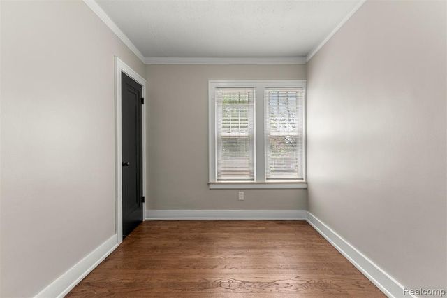 1056 Stewart Avenue, Lincoln Park, MI 48146
