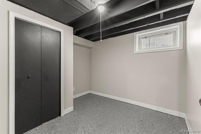 1056 Stewart Avenue, Lincoln Park, MI 48146