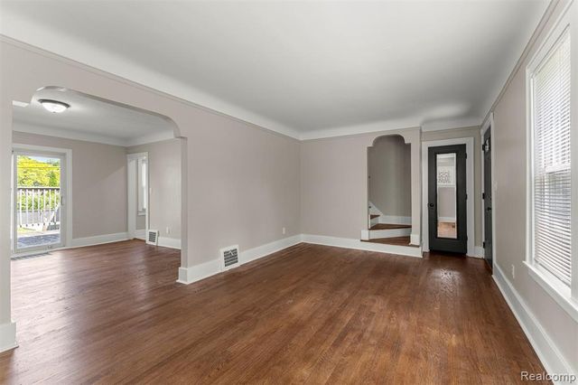 1056 Stewart Avenue, Lincoln Park, MI 48146