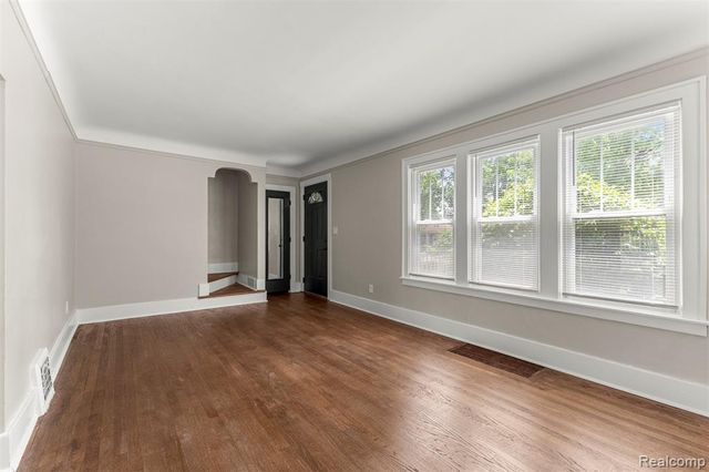 1056 Stewart Avenue, Lincoln Park, MI 48146