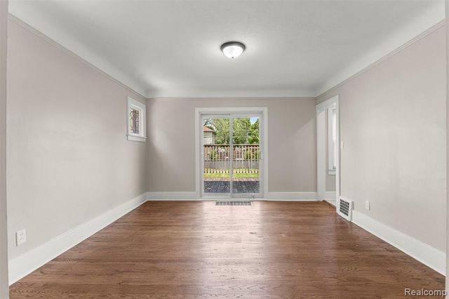 1056 Stewart Avenue, Lincoln Park, MI 48146