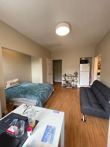 65 Burbank St 26, Boston, MA 02115