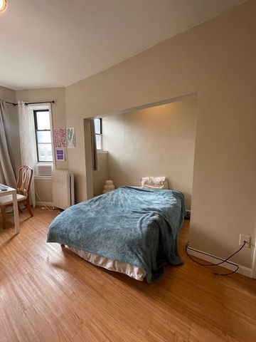 65 Burbank St 26, Boston, MA 02115