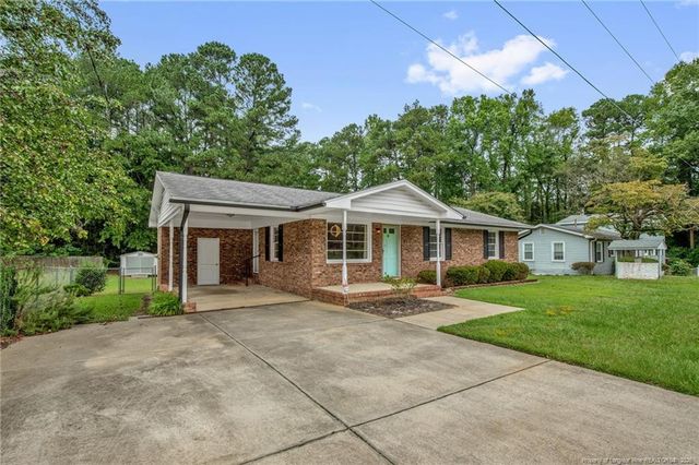 3858 Red Oak Drive, Fayetteville, NC 28306