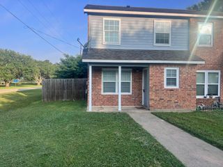 306 Anderson ST B, Smithville, TX 78957