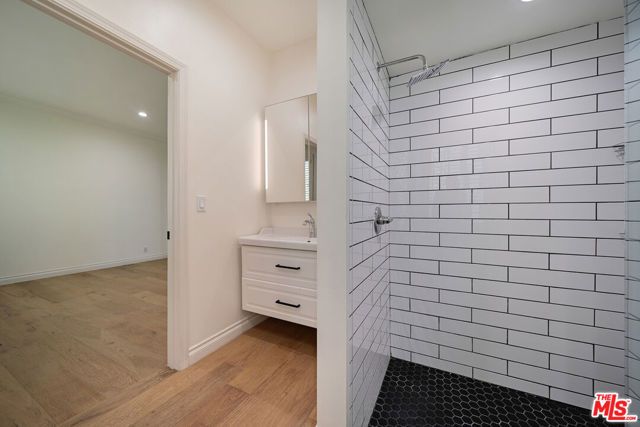 435 N PALM Drive 203, Beverly Hills, CA 90210