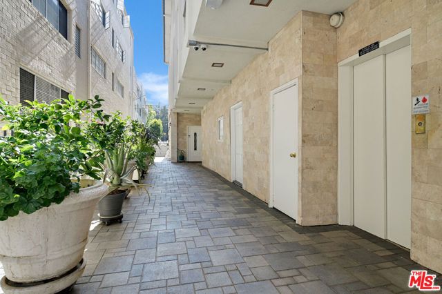 435 N PALM Drive 203, Beverly Hills, CA 90210