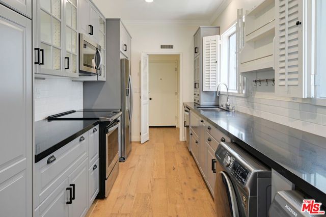 435 N PALM Drive 203, Beverly Hills, CA 90210