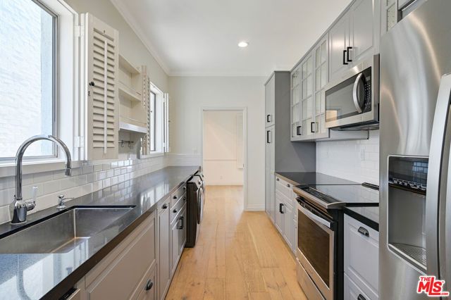 435 N PALM Drive 203, Beverly Hills, CA 90210