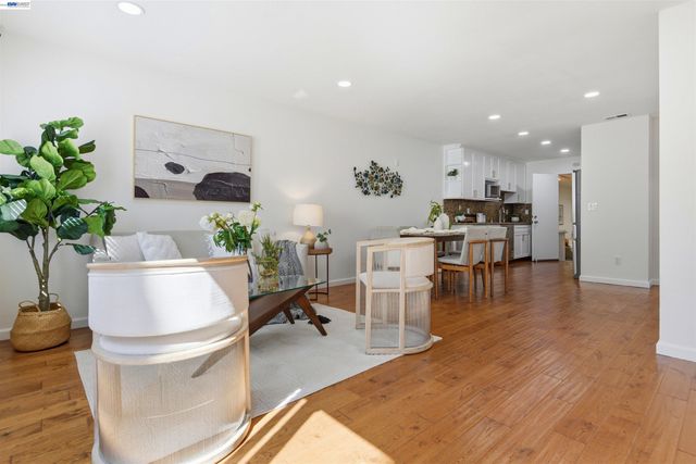 8318 Mulberry Pl, Dublin, CA 94568