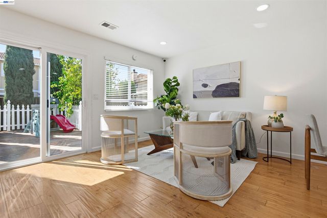 8318 Mulberry Pl, Dublin, CA 94568