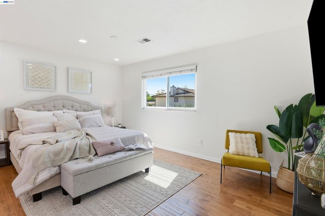 8318 Mulberry Pl, Dublin, CA 94568