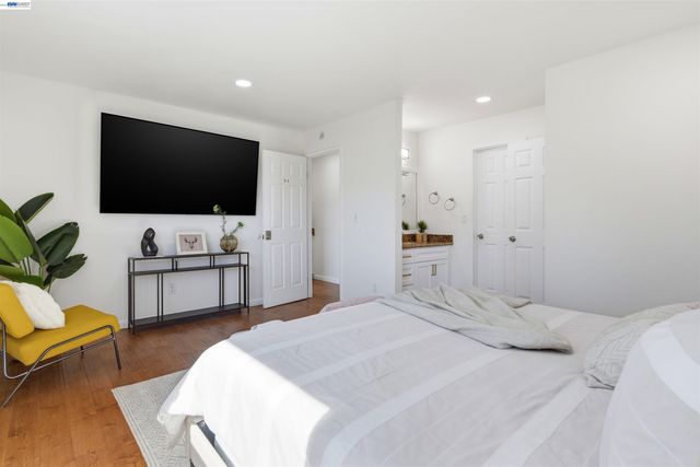 8318 Mulberry Pl, Dublin, CA 94568