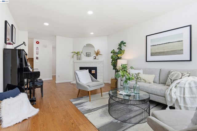 8318 Mulberry Pl, Dublin, CA 94568