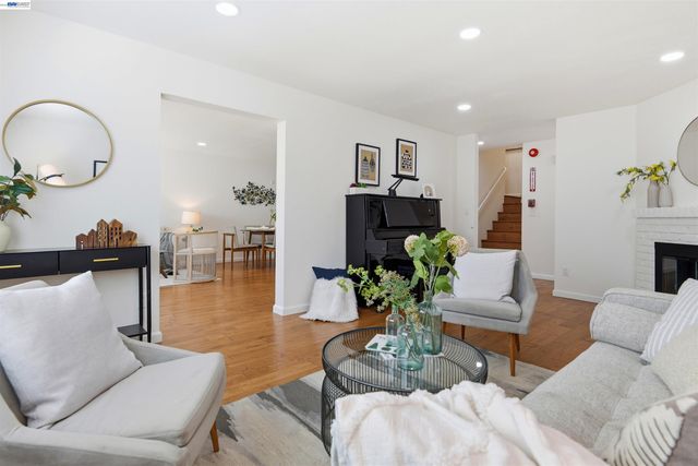 8318 Mulberry Pl, Dublin, CA 94568