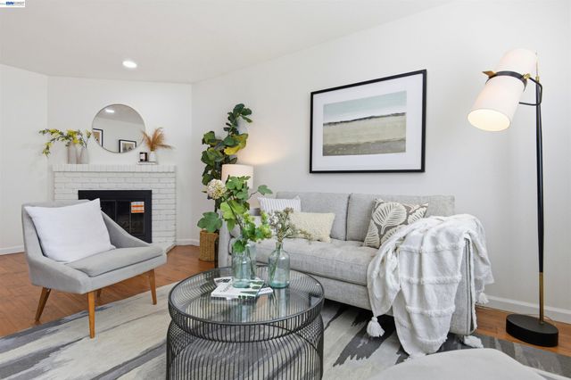 8318 Mulberry Pl, Dublin, CA 94568