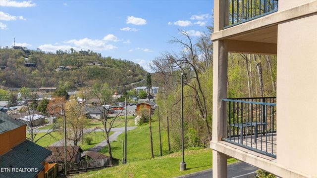 413 Baskins Creek Rd UNIT 308, Gatlinburg, TN 37738