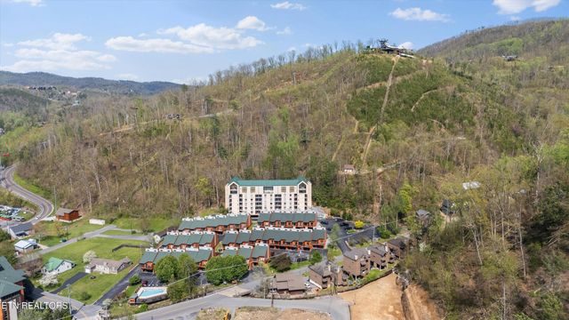 413 Baskins Creek Rd UNIT 308, Gatlinburg, TN 37738