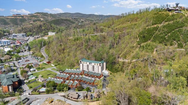 413 Baskins Creek Rd UNIT 308, Gatlinburg, TN 37738