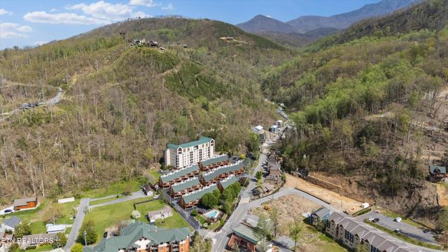 413 Baskins Creek Rd UNIT 308, Gatlinburg, TN 37738