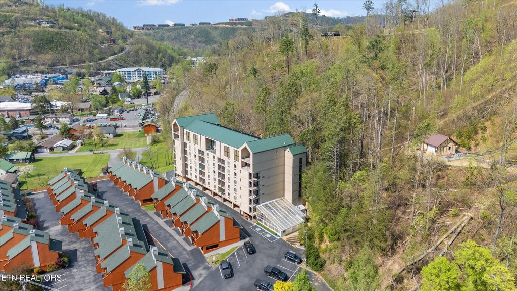 413 Baskins Creek Rd UNIT 308, Gatlinburg, TN 37738