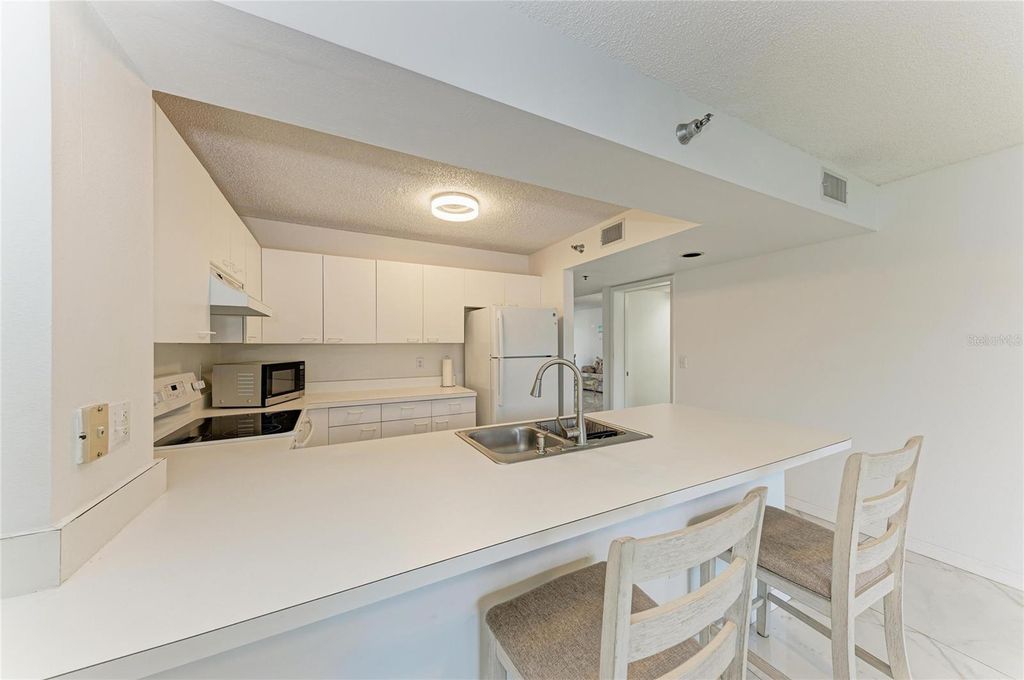 Image 11 of property listing at 3980 IRONWOOD CIRCLE 301, Bradenton, FL 34209