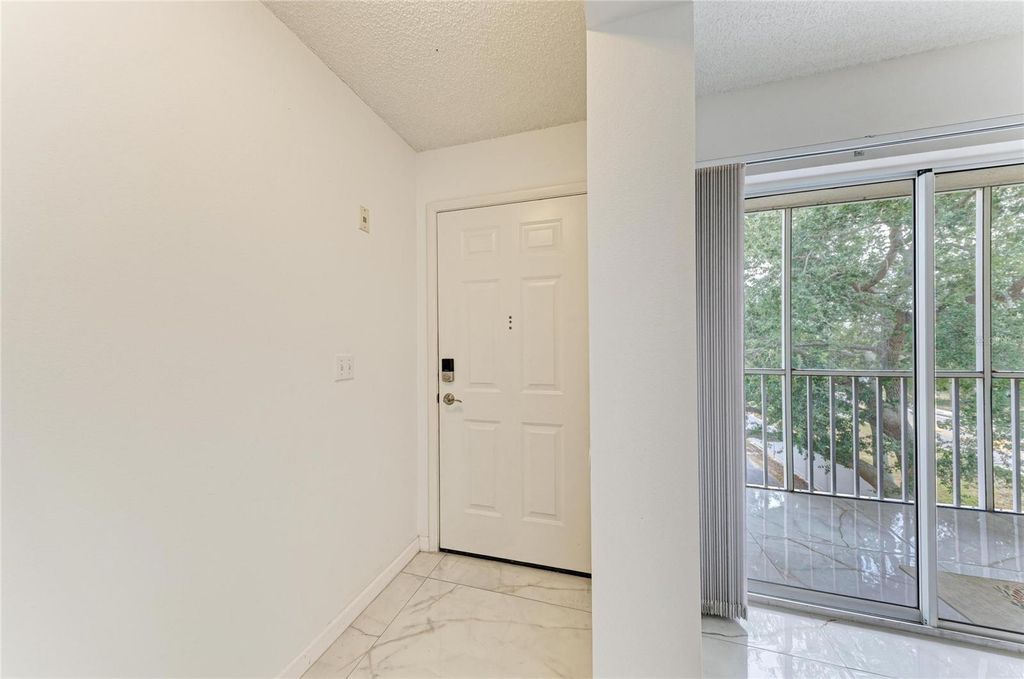Image 5 of property listing at 3980 IRONWOOD CIRCLE 301, Bradenton, FL 34209