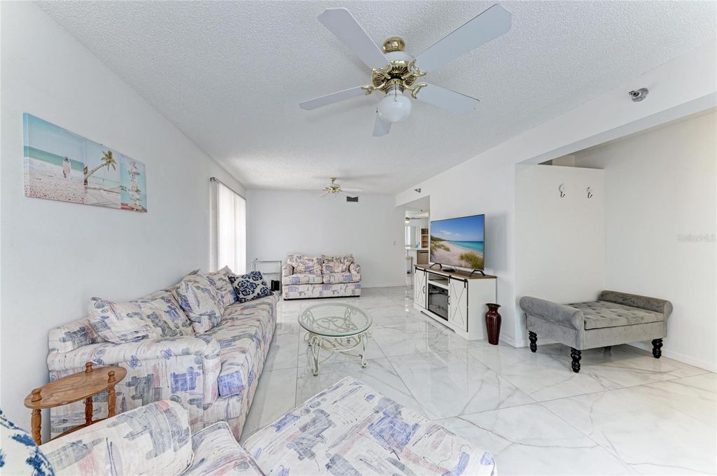 Image 7 of property listing at 3980 IRONWOOD CIRCLE 301, Bradenton, FL 34209