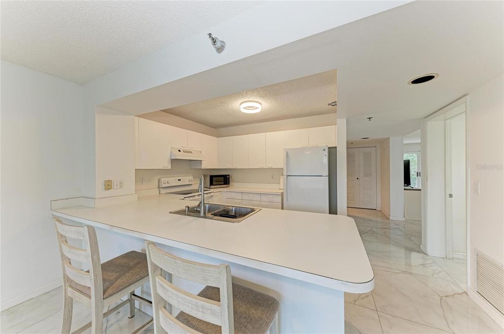 Image 10 of property listing at 3980 IRONWOOD CIRCLE 301, Bradenton, FL 34209