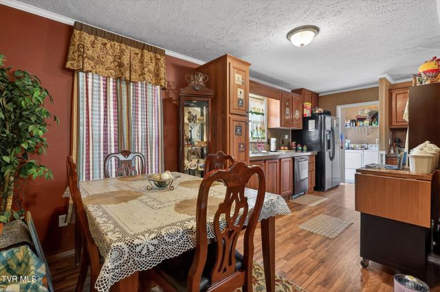 404 Ashville Avenue, Mount Carmel, TN 37645