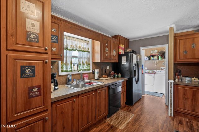 404 Ashville Avenue, Mount Carmel, TN 37645