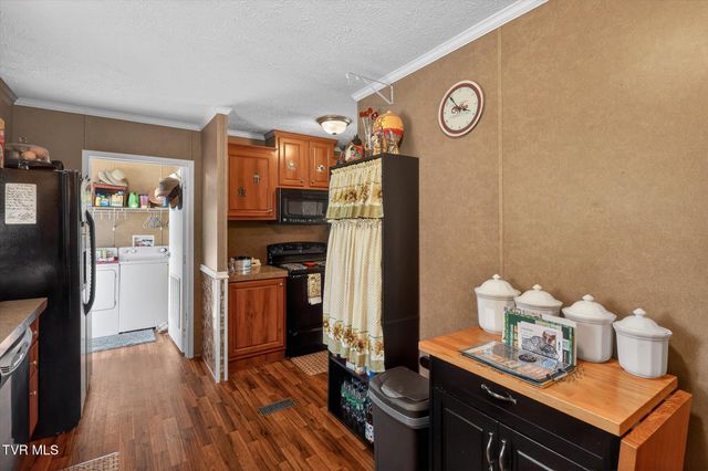 404 Ashville Avenue, Mount Carmel, TN 37645