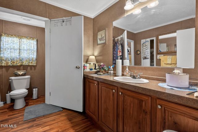 404 Ashville Avenue, Mount Carmel, TN 37645