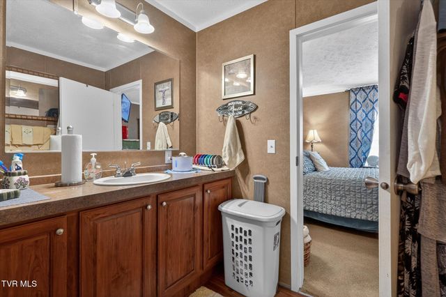 404 Ashville Avenue, Mount Carmel, TN 37645