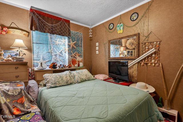 404 Ashville Avenue, Mount Carmel, TN 37645