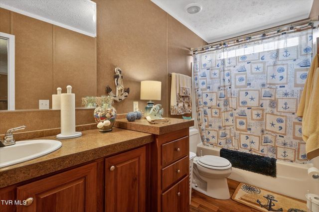 404 Ashville Avenue, Mount Carmel, TN 37645