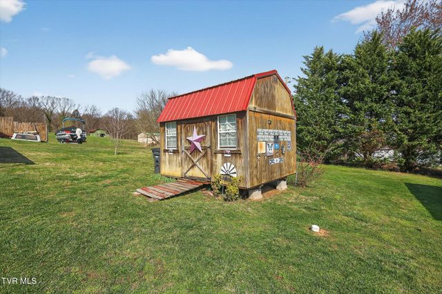 404 Ashville Avenue, Mount Carmel, TN 37645