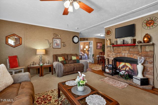 404 Ashville Avenue, Mount Carmel, TN 37645