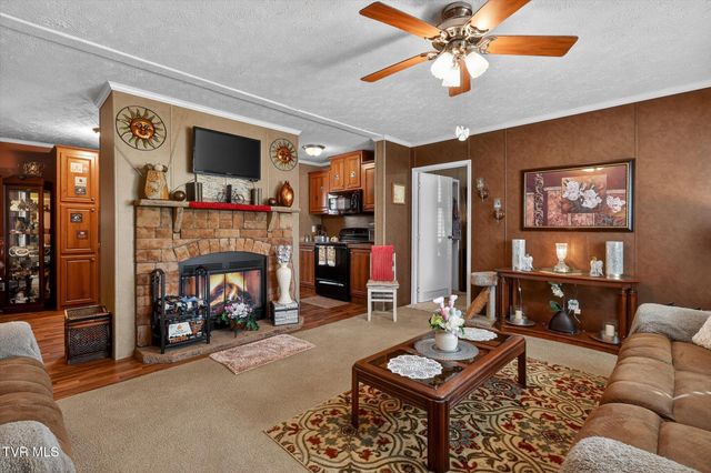 404 Ashville Avenue, Mount Carmel, TN 37645