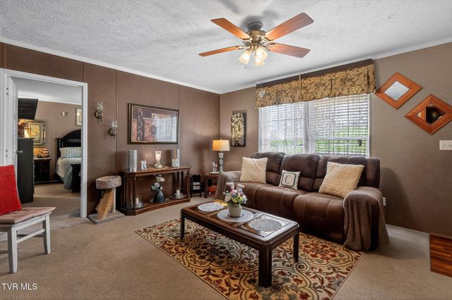 404 Ashville Avenue, Mount Carmel, TN 37645